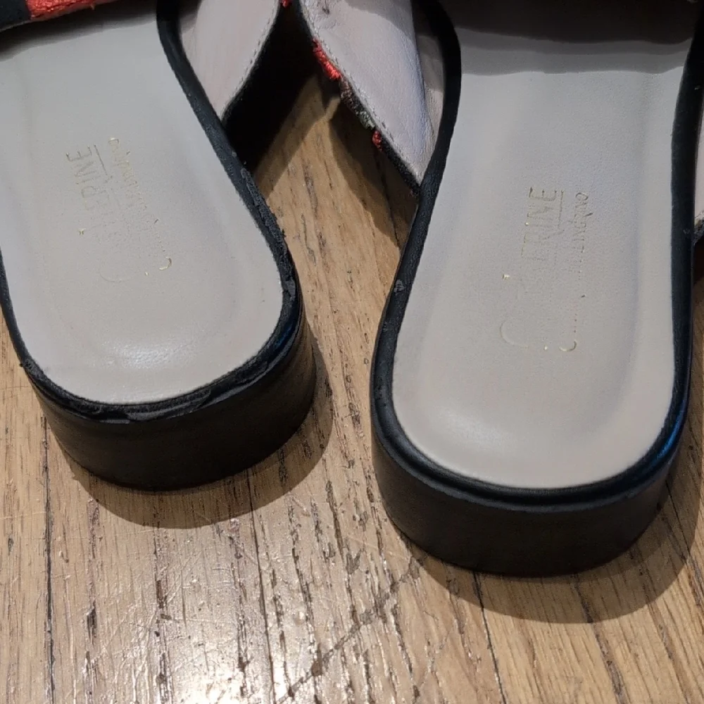 Catherine Malandrino Red and Black Floral Mules - Picture 4 of 6